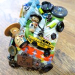 【一点もの】3WAY　こけし侍の世界旅行　ブローチ・ネックレス・BAGチャーム・ストラップ・チャーム　