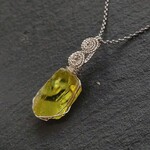 ~美結晶♪宝石質スフェーン(ブラジル産)~simple knot