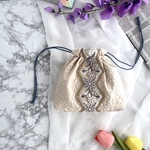オフホワイトのぷっくりお花とインド刺繍の上品♡巾着ポーチ