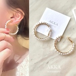 pearl hoop simple earring  小粒パールの　フープイヤリング　フープピアス　樹脂イヤリング　樹脂ピアス　金属アレルギー　パール　可愛い　シンプル　大人可愛い　AKKA