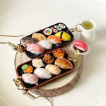 ミニチュアフード お寿司プレート・醤油皿とお茶付きのピアス