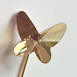 【スワロフスキー　大きい 蝶(ゴールデンシャドウ　１８ｍｍ）の　幸運のピンブローチ】