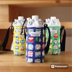 【特集掲載商品】洗える☆電車大好き 500ml/１L ペットボトルホルダー肩紐付き（ネイビー）キッズ用