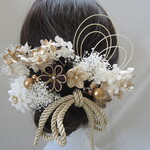ヘッドパーツ　ヘアアクセサリー　つまみ細工　ちりめん　ゴールド　白　金　くすみ　髪飾り　　成人式　結婚式　入学式　卒業式　七五三　袴　和装　Uピン　ツイストコード　かすみ草　水引　和玉