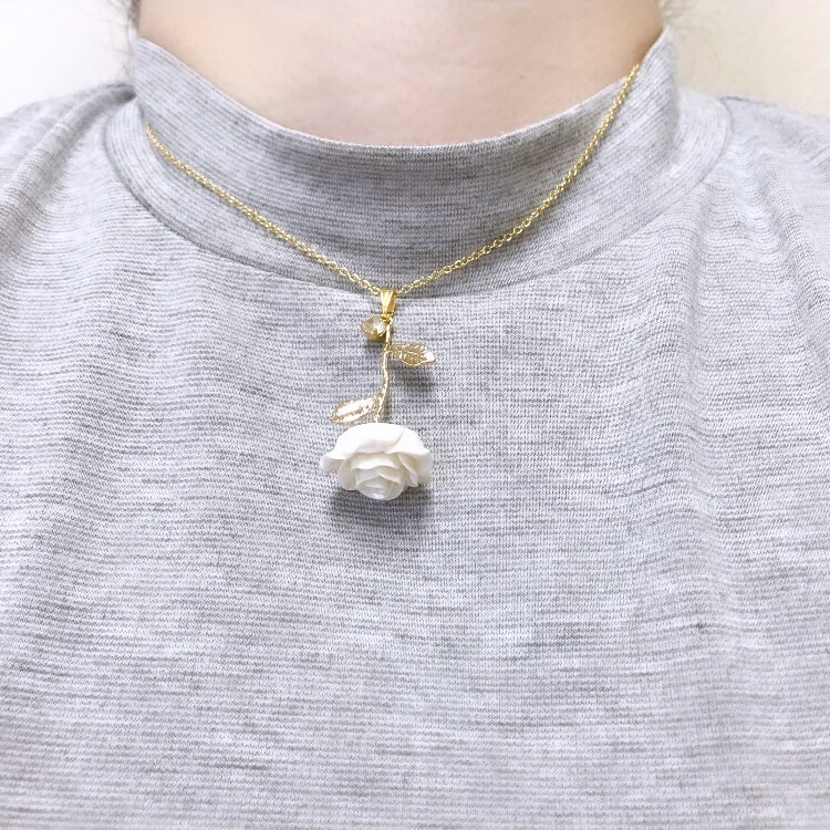 ベルサイユのばら展限定2way薔薇のペンダントトップ＆マグネットブローチホワイト 君は心の白薔薇ネックレス［ローズ ホワイト ビジュー バラ ベルサイユ