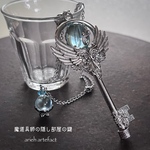 「魔道具師の隠し部屋の鍵」ライトブルー レジンネックレス 魔法具 魔法鉱石 