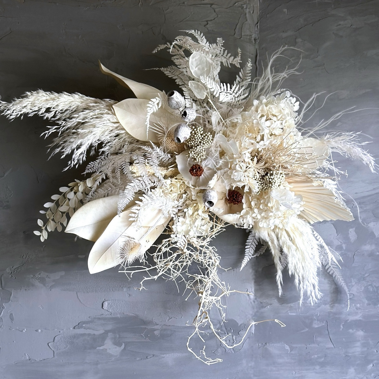 キングプロテアとパンパスグラス。ワイルドフラワーブーケ