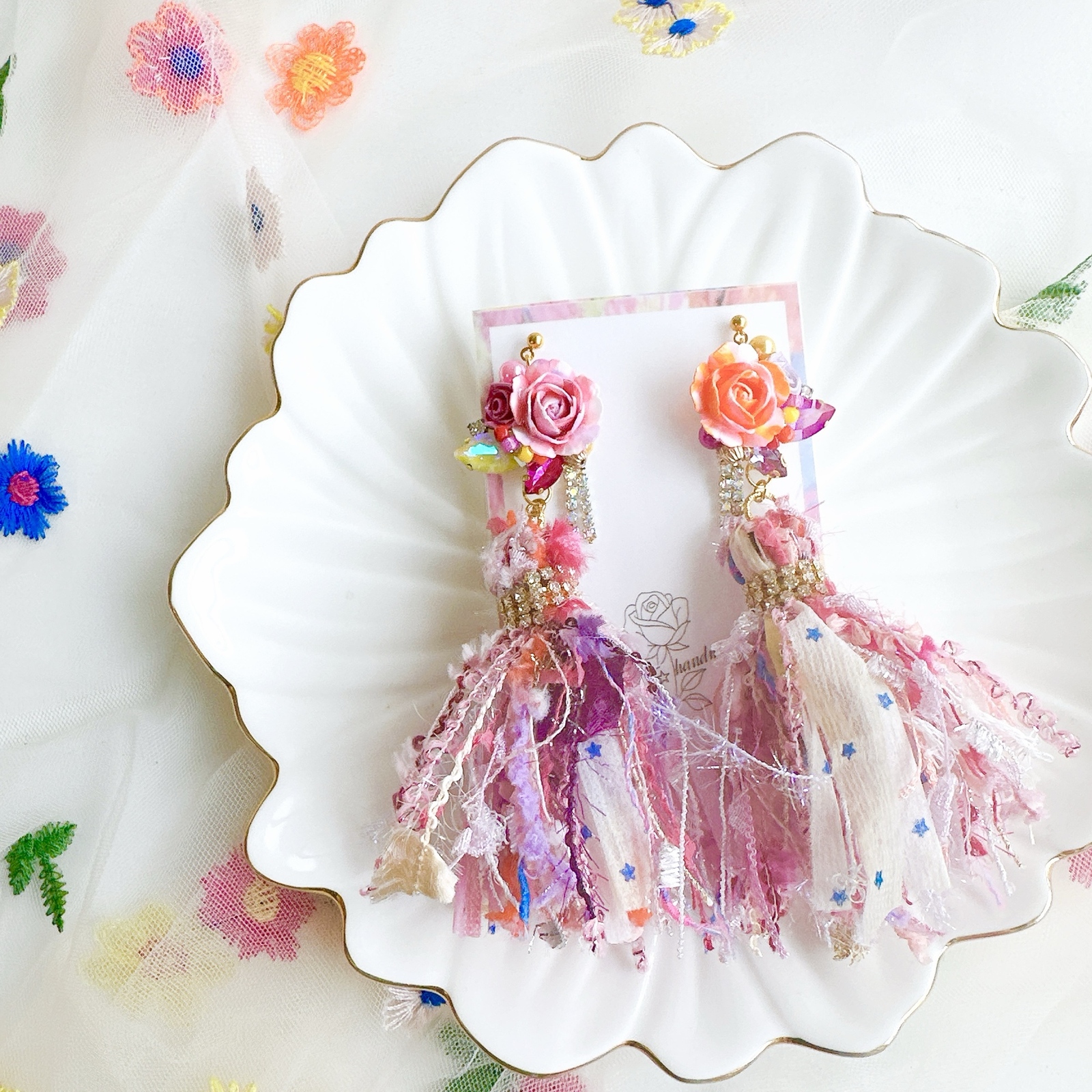 最新作》薔薇のカラフルフリンジピアス ピンク - MICHANSSSS