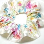 リバティ ハンドメイド サテンリボンのシュシュ＜Amber's Ｐosy ピンク＞ パールホワイト