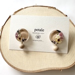 🌻ひまわりの花咲くベージュラウンド＋アクリルビーズチャームイヤリング／ピアス