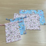 【給食2点セット】ピンク くま うさぎ リボン柄 w60×40cm ランチョンマット w15×20cmマチつきコップ袋