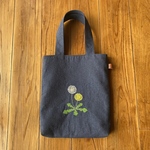 たんぽぽ刺繍のミニバック