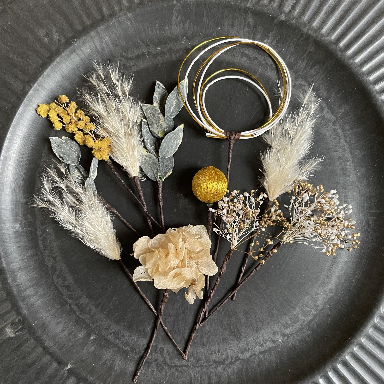 パンパスグラスとミモザのふあふあリース パンパスグラスとミモザのふあふあリース