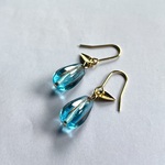 T.CY上品なパール調4弁花のフレンチフックピアス