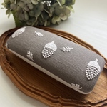 【内布が選べる⑅︎◡̈︎*】ミナペルホネン　donguri ブラウン2022.10発売　　メガネケース　母の日　プレゼント包装無料