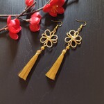 吉祥結びとタッセルのピアス(イヤリング)（ゴールド）【チャイナ】【中華風】【アジアン】【卒業式】【着物】【袴】【成人式】