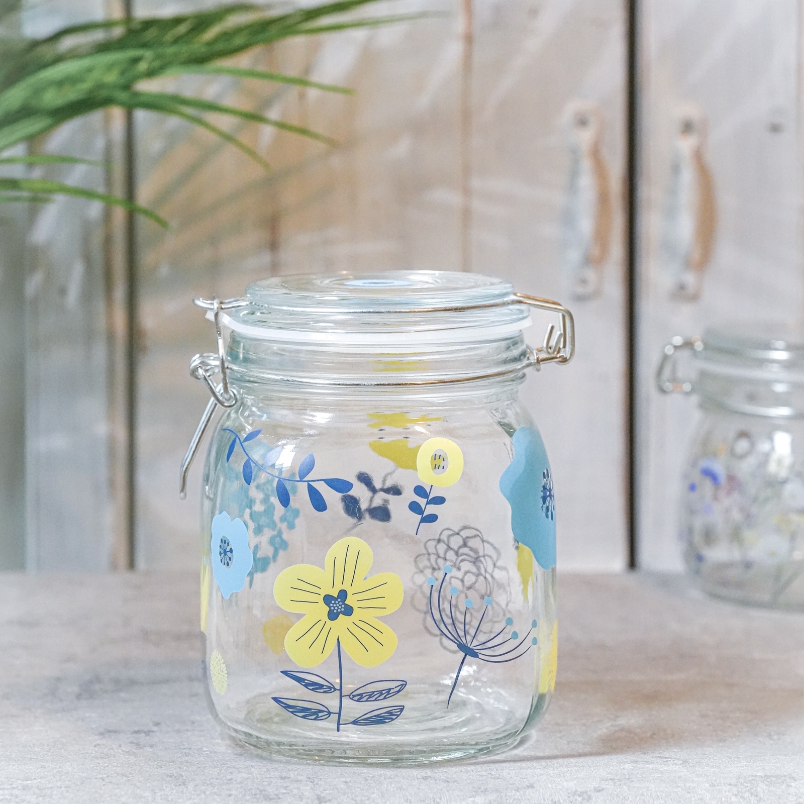 イエローガラス 蓋付き容器 花模様 イエローガラス 蓋付き容器 花模様