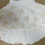 ご注文品　フィギュアスケート用　スカート ♪　ホワイト　×ゴールドラメレース