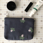 □ ふんわり軽い　ミナペルホネン  light berry   ポーチ　18  mina perhonen の刺繍生地　ポケットつき　夏の旅行やお出かけに