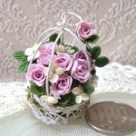 ミニチュアの花「ピンクの薔薇のガーデン鳥かご」