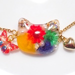 猫とドライフラワーのブレスレット レジン ねこ ハート 蝶々 緑 赤 黄 青 カラフル マルチカラー