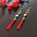 【チャイナ】陰陽玉とタッセルのピアス（赤）【チャイナ】【中華風】【アジアン】【華ロリ】【インヤン】【陰陽】