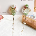 ピアス　球体　揺れるツブツブ　春夏　グリーン　レジン　レジンピアス　レジンアクセ　レジンアクセサリー　球体ピアス　ドライフラワー　ドライフラワーアクセ　