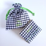 『 stay weird 』変わり者 の 刺繍 巾着 ポーチ　Black × Green