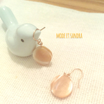 シックなマザーオブパールのピアス