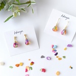 カラフルシェル一粒のしずくフックピアス　[フレンチフック/スタッドピアス/イヤリング]　サージカルステンレス316L　樹脂ピアス　プチ　小ぶり　小さい　レジン　キラキラ　シンプル