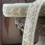 [実物のお色味と違う場合があります] インド刺繍リボン　花　インド刺繍　スパンコール　刺繍リボン　リボン　りぼん　※10月8日よりゆうパケットにて発送