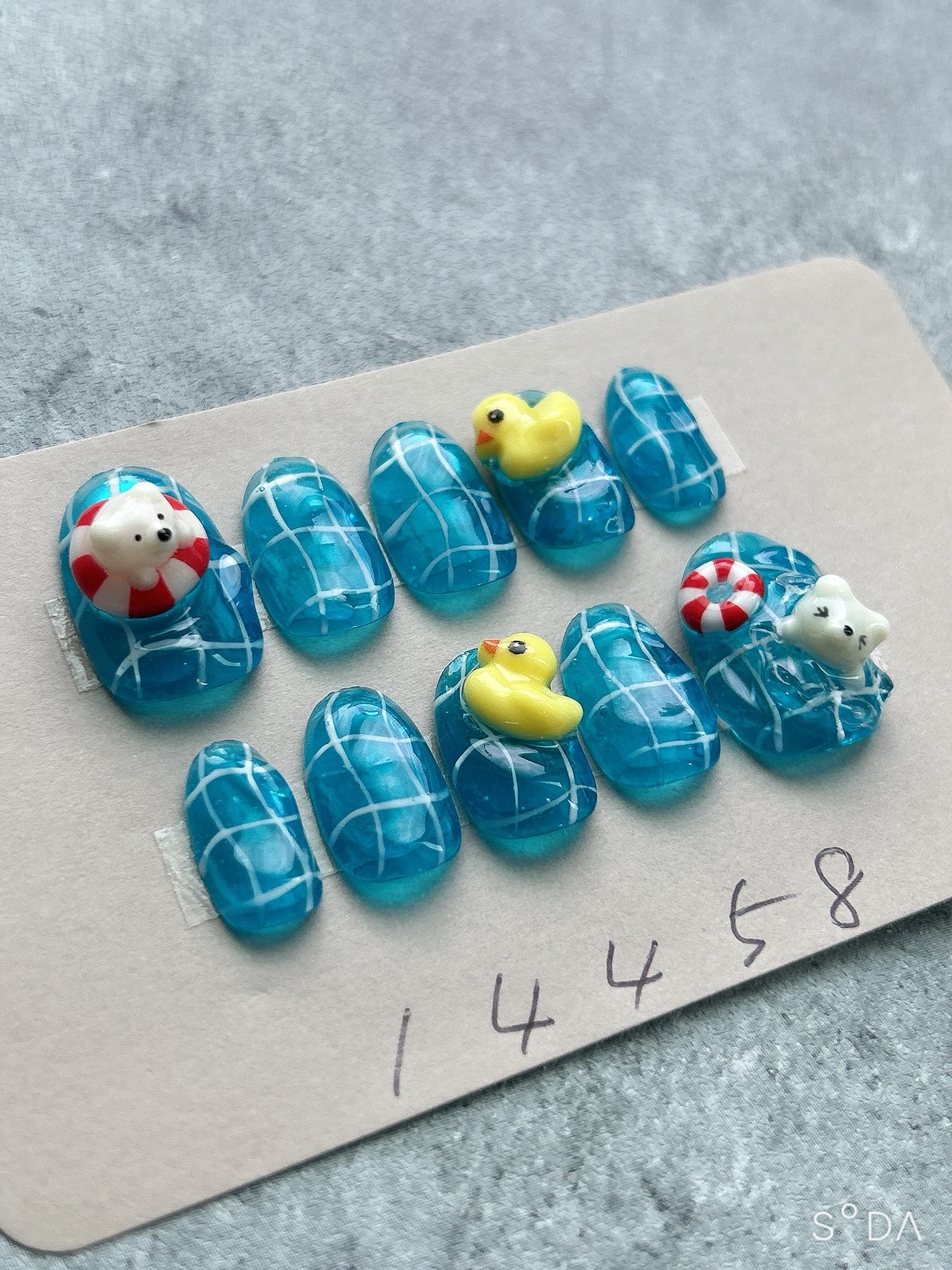 ネイルチップニュアンスプール3D浮輪くま溺れているくま個性派937 ネイルチッププール3D浮輪くま溺れているくまアヒルぷっくり個性