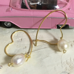 ゴールドハートのフープと淡水パールのピアス