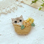 ひまわりと猫ちゃんブローチ🐱🌻（きじとら）
