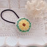 【新作】ひまわりのくるみボタンヘアゴム/くるみボタン/刺繍ヘアゴム・アクセサリー