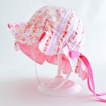 ベビーチューリップハット 小花柄ピンク｜サイズ調整可・あごゴム付き・出産祝い・日除け帽子