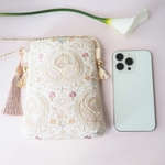 スマホポシェット　スマホショルダーバッグ　淡色コーデ　インド刺繍生地