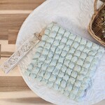 保冷　インド刺繍リボン 持ち手付き ぽこぽこ スクエア ポーチ 20㎝ファスナー　ミントグリーン