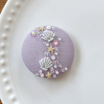ビーズ刺繍くるみボタン（ヘアゴム/ブローチ）
