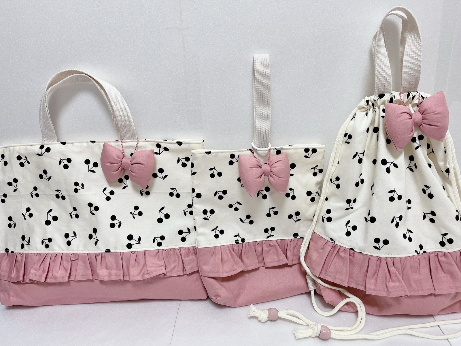 入園入学準備グッズ♡3点セット♡くすみピンクさくらんぼ✖️グレー♡フリル 入園入学準備グッズ♡3点セット♡くすみピンクさくらんぼ