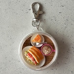 【SALE】カフェランチを閉じ込めたキーリング/フォカッチャサンド&バスクチーズケーキ、ピンクマグ
