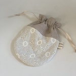 巾着ポーチ*マーガレット刺繍andリネン100%