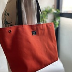 キャロットオレンジの普段使いトートバッグ 