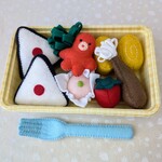 【フェルトままごと】お弁当（三角おにぎり）