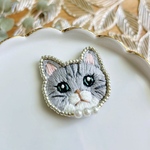 【サバトラ柄　猫さん刺繍ブローチ】アニマル刺繍ブローチ　