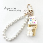 🍦 Polar bears and ice cream ✵ シロクマとチョコスプレートッピングのソフトクリームシェイカー   キーホルダー  ・バックチャーム