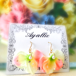 ゆらゆら揺れる花びらピアス