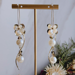 uneune フープピアス　お花ピアス　お花イヤリング　フラワーアクセサリー　フラワーピアス　フラワーイヤリング　ゴールドアクセサリー　ビーズアクセサリー　ビーズピアス　ビーズイヤリング
