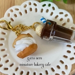 ミニチュアフード  シュークリームとコーヒーフロートチャーム