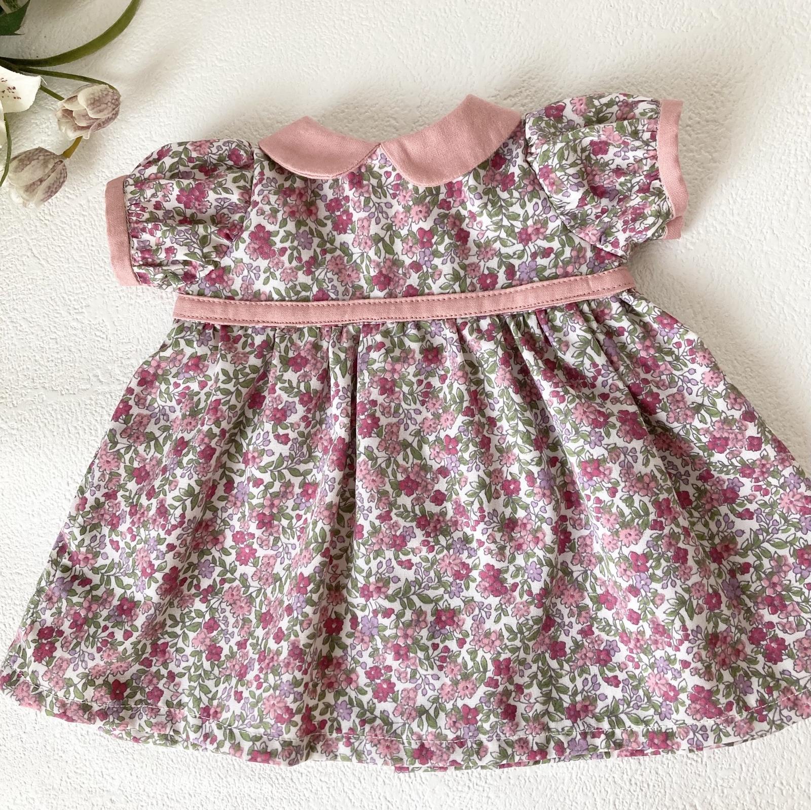 花柄ワンピースの女の子　ハンドメイド　ドール　お人形　ウォルドルフ人形風 花柄ワンピースの女の子 ハンドメイド ドール お人形